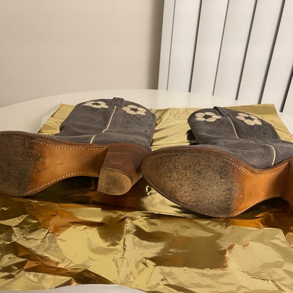 VINTAGE ACME Grey Suede Daisy Western Boots Size 8 - Picture 5 of 8